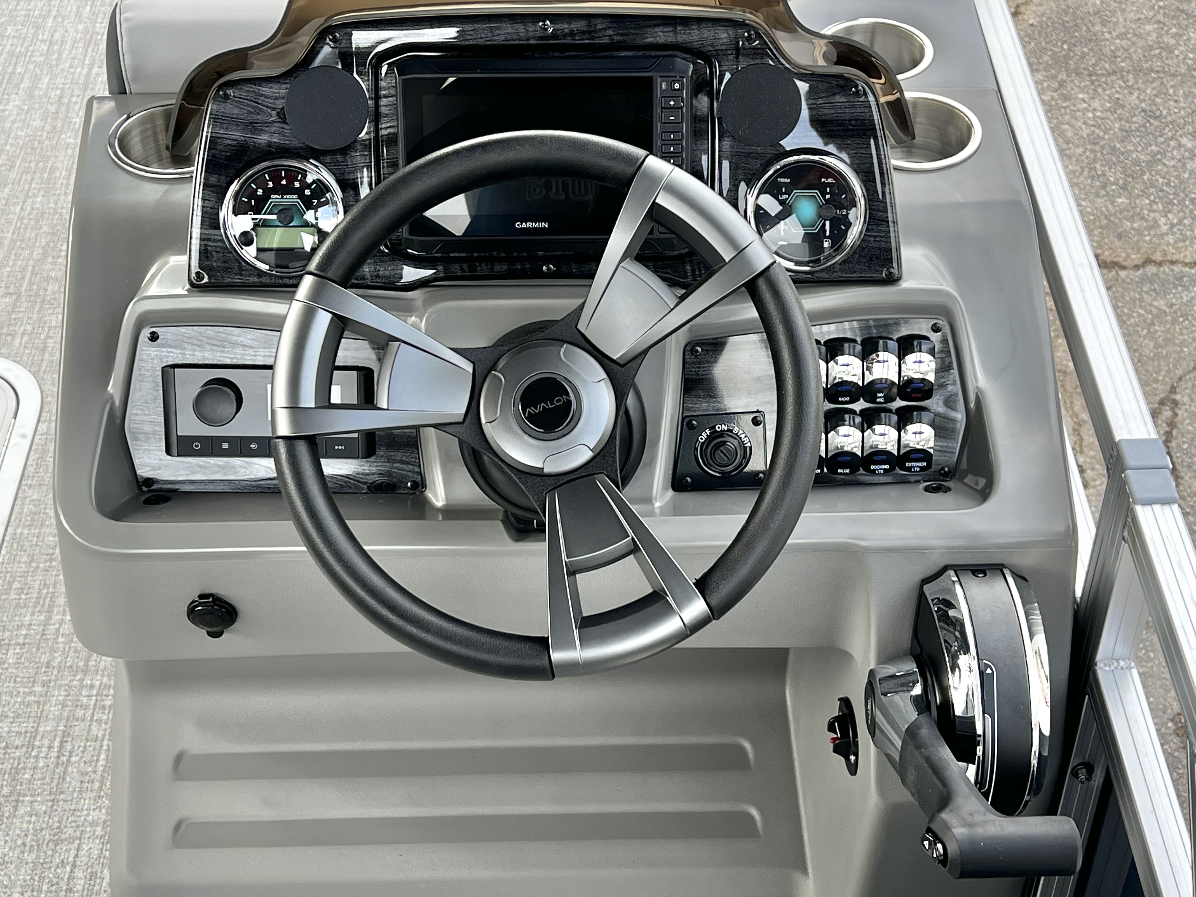 2026 Avalon Venture 85 25' Rear Fish Triple-Toon - IN STOCK