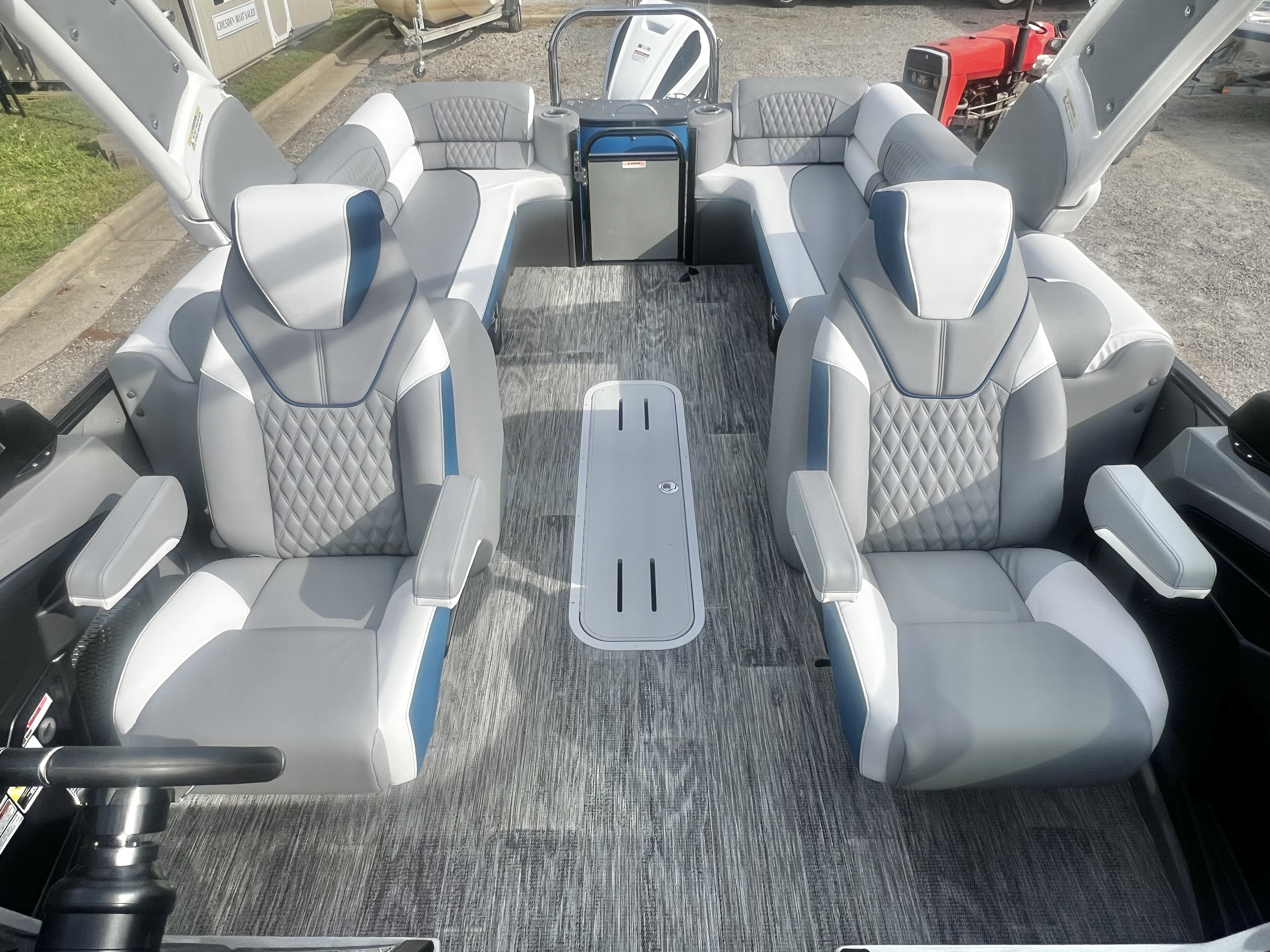 2026 Avalon Catalina 25' Quad Lounge Windshield Triple-Toon - IN STOCK