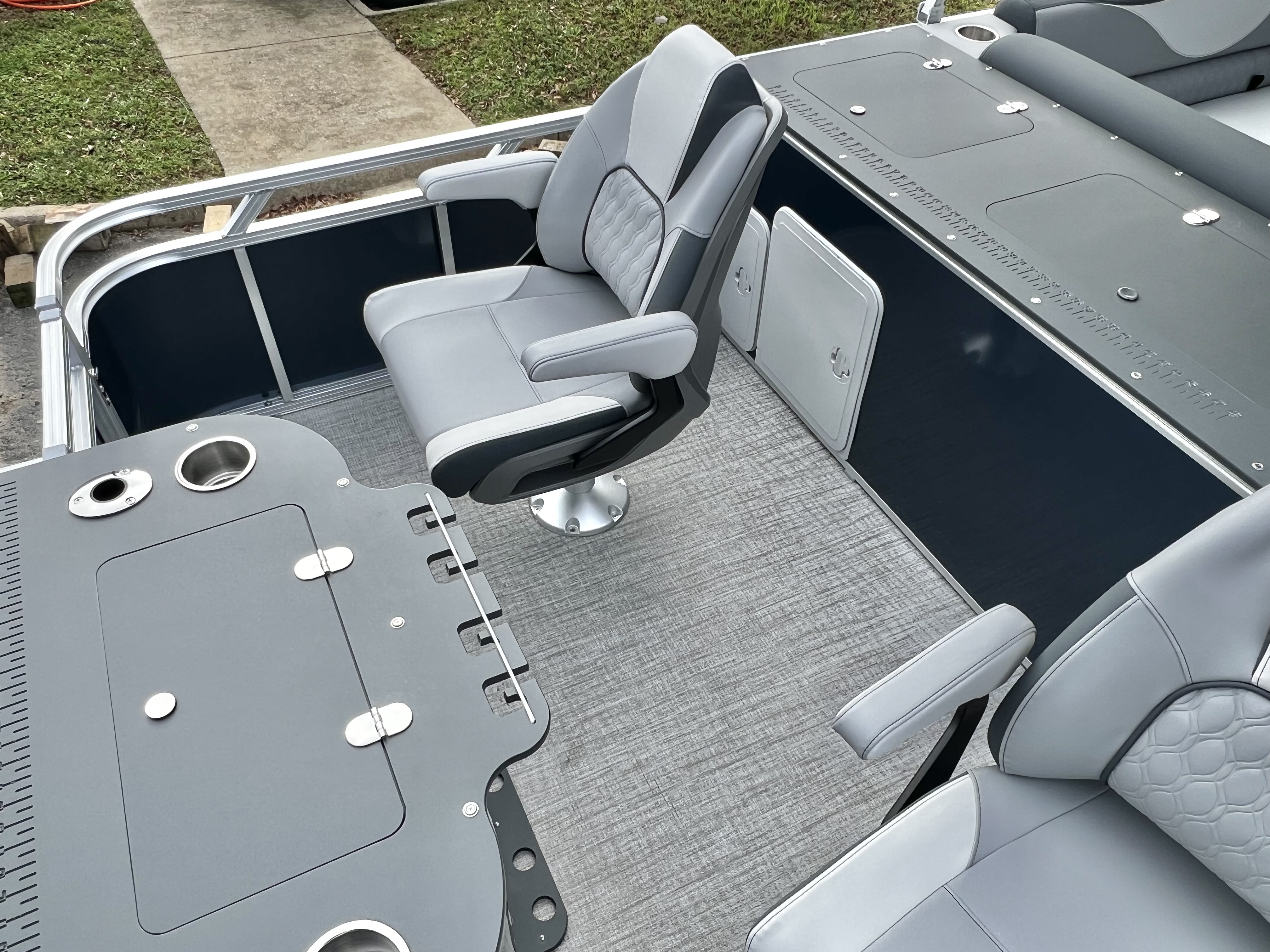 2026 Avalon Venture 85 25' Rear Fish Triple-Toon - IN STOCK