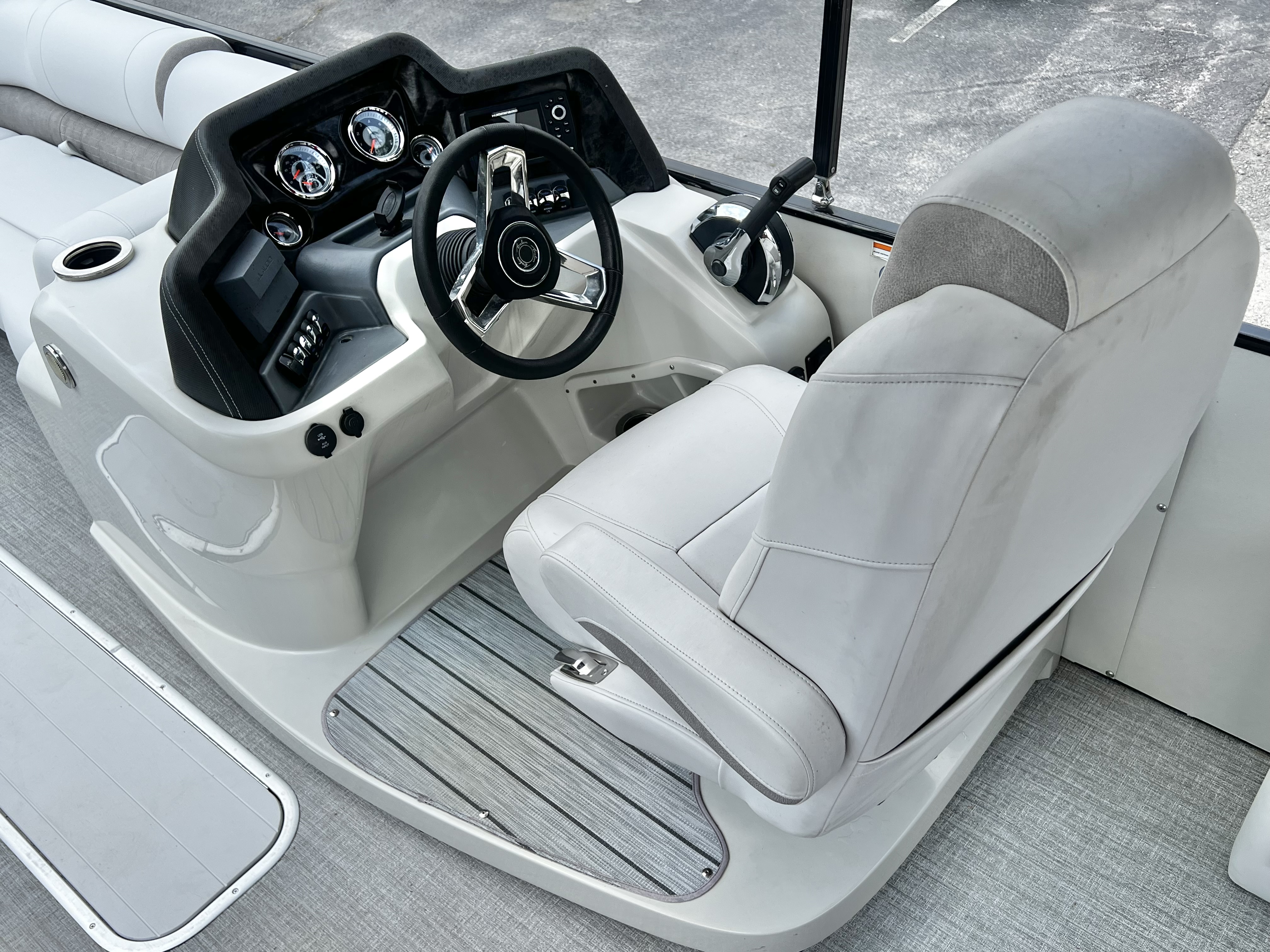 Used 2020 Avalon Ambassador 25' Rear J Lounge Triple-Toon - IN STOCK - $69,995