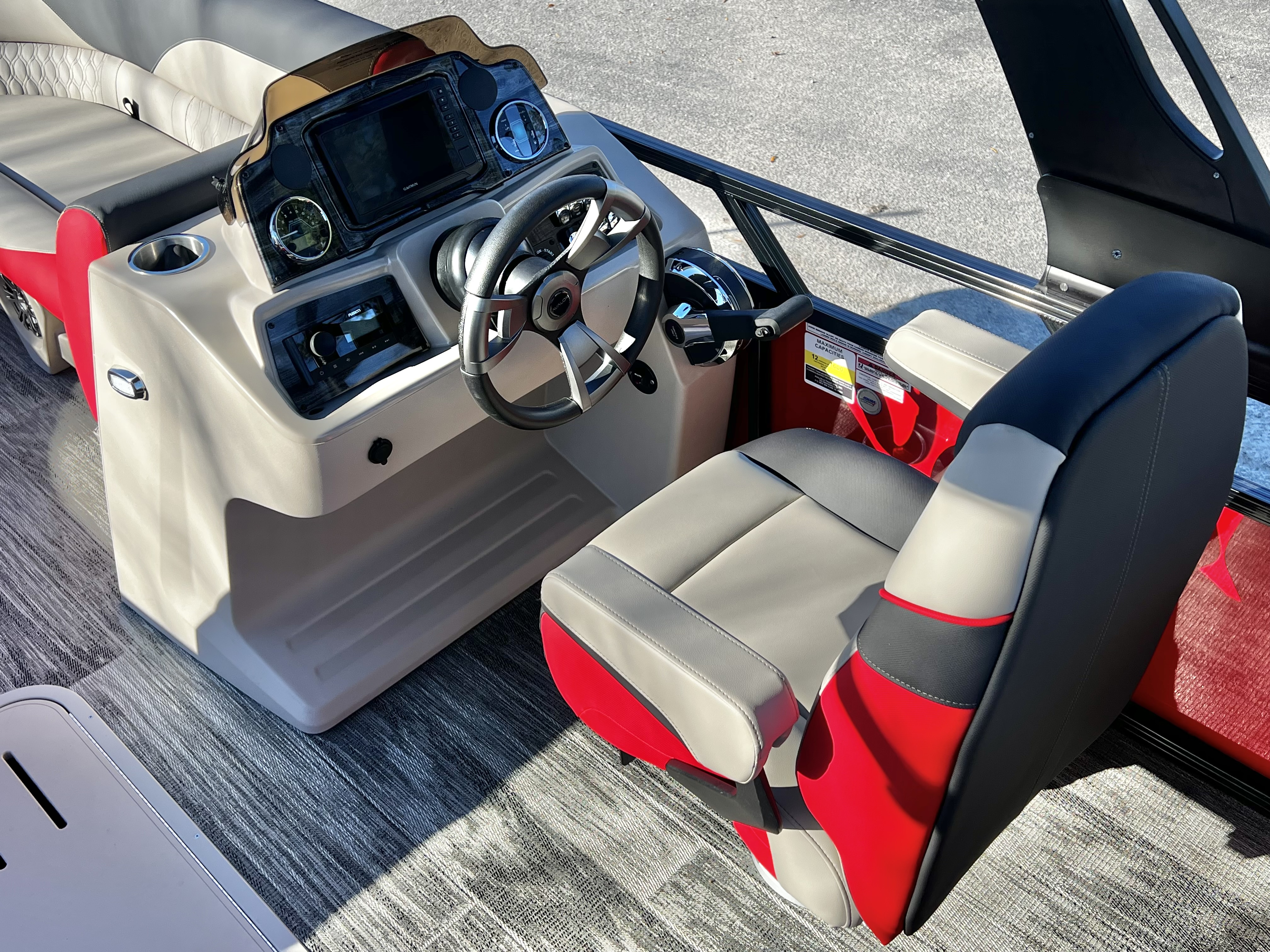 2026 Avalon Venture 85 23' Quad Lounge Triple-Toon - IN STOCK