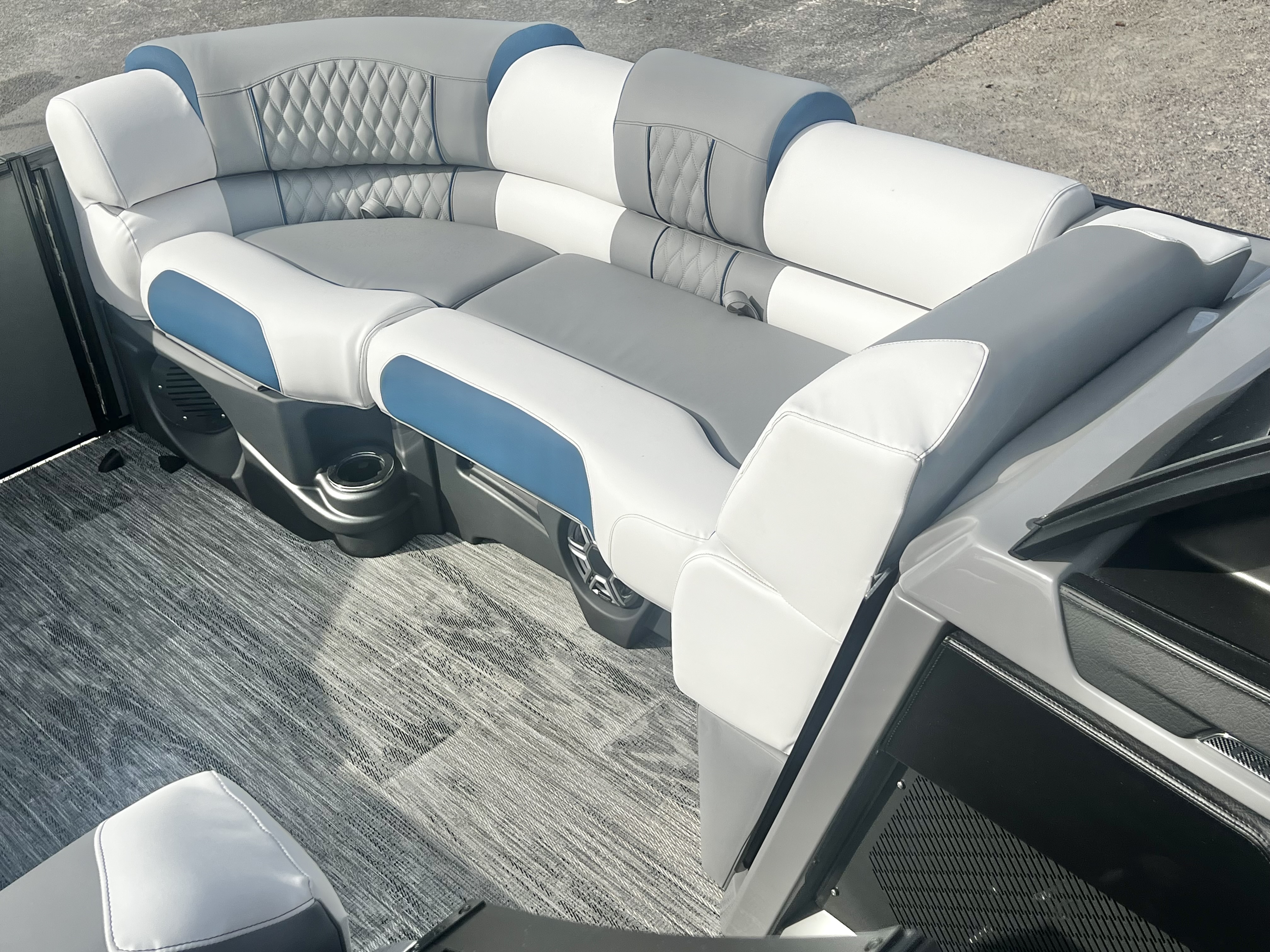 2026 Avalon Catalina 25' Quad Lounge Windshield Triple-Toon - IN STOCK