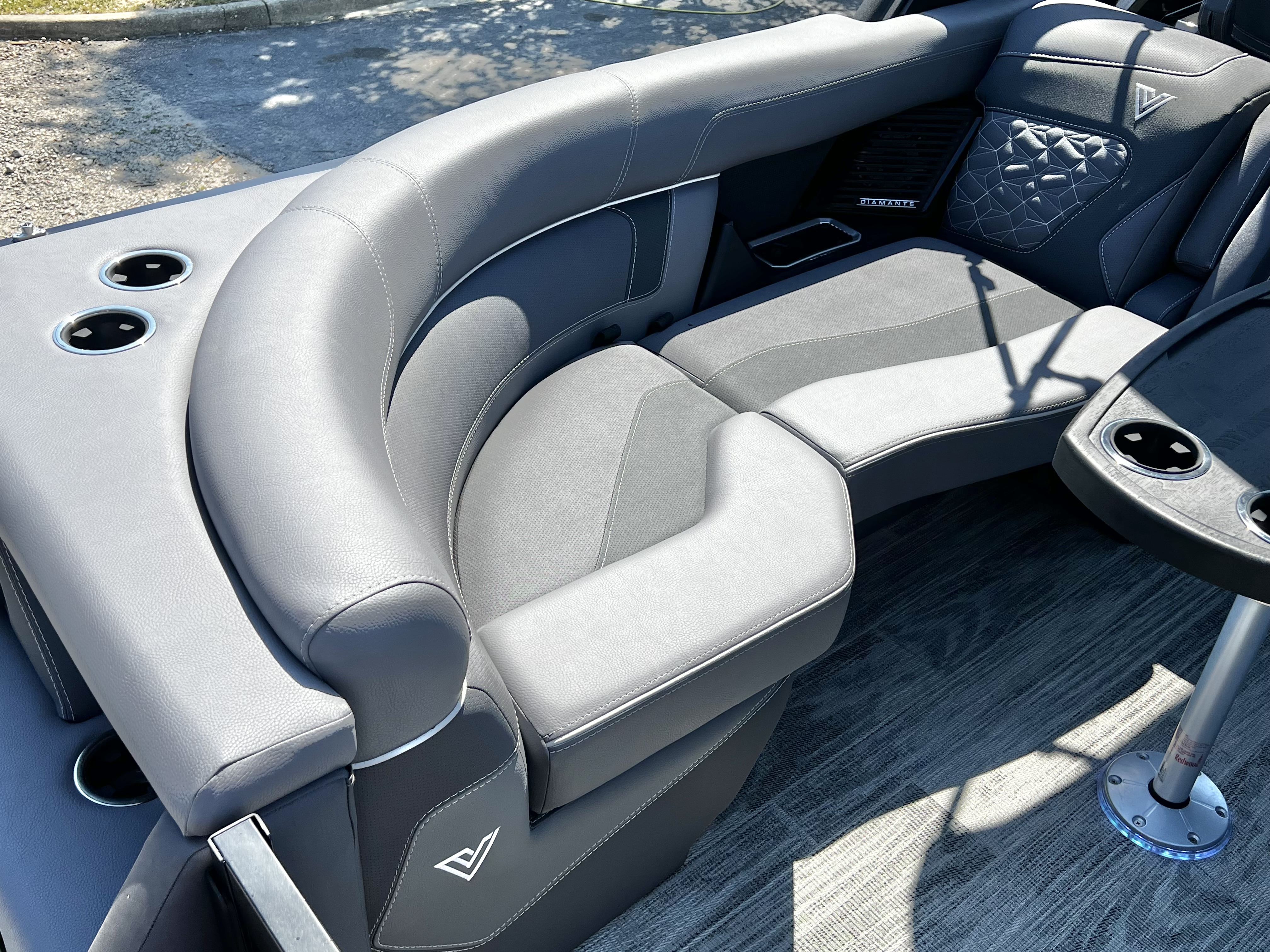 2025 Viaggio Diamante 24' UW A-T (Quad Lounge Windshield) - Triple Toon - IN STOCK - $138,995