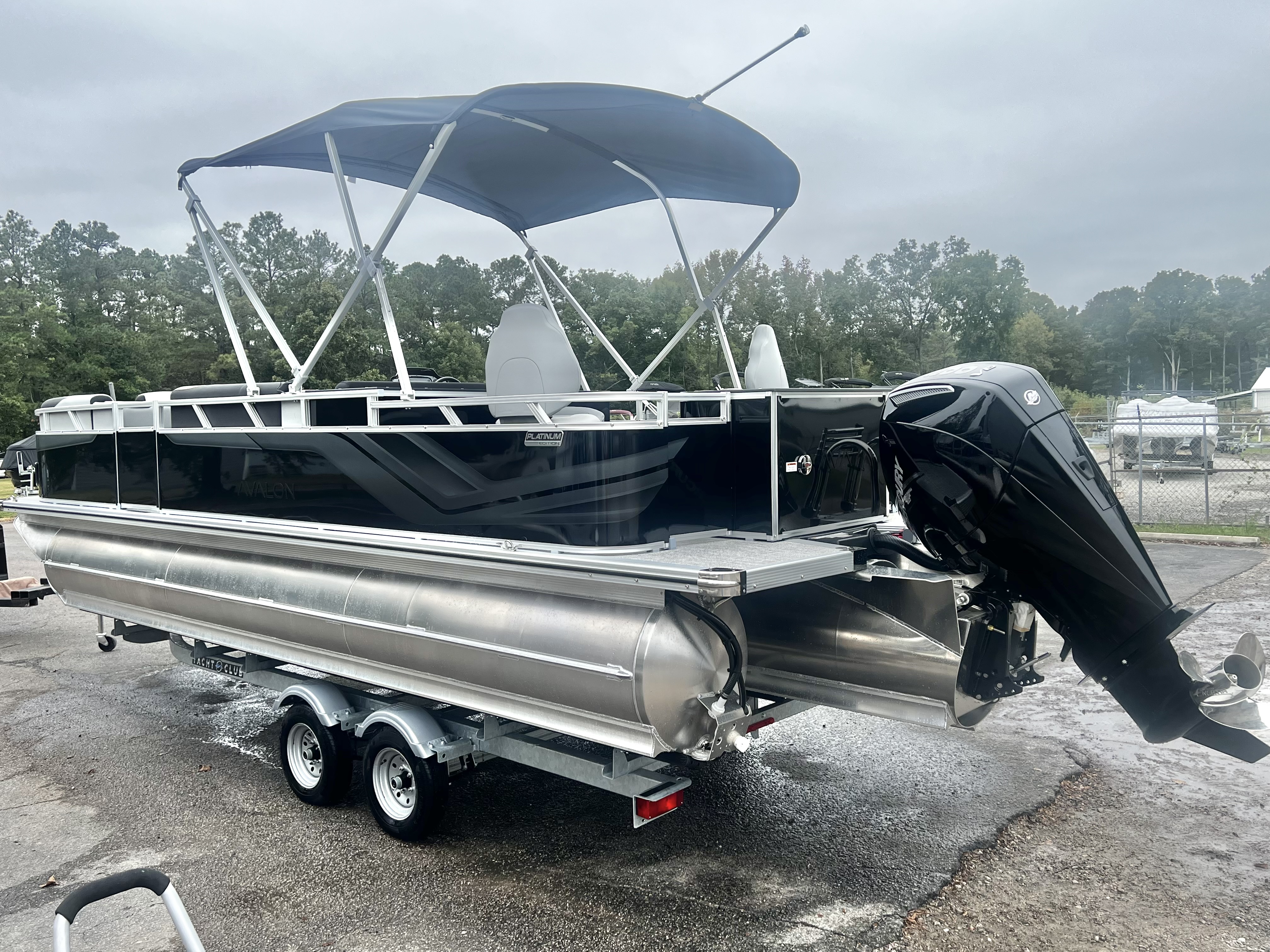 2026 Avalon Venture 85 23' Rear Fish Triple-Toon - IN STOCK