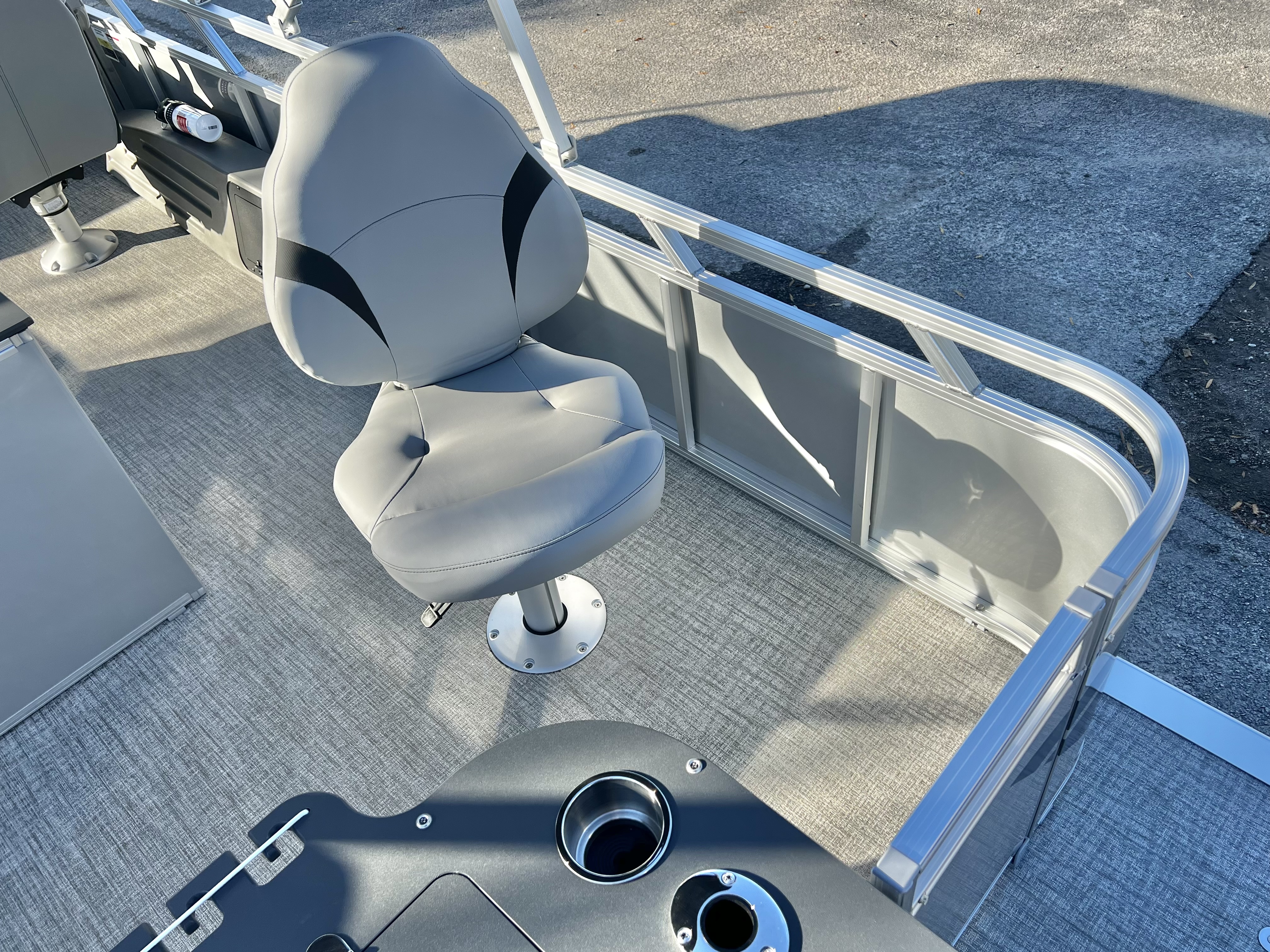 2026 Avalon Venture 85 23' Rear Fish - IN STOCK