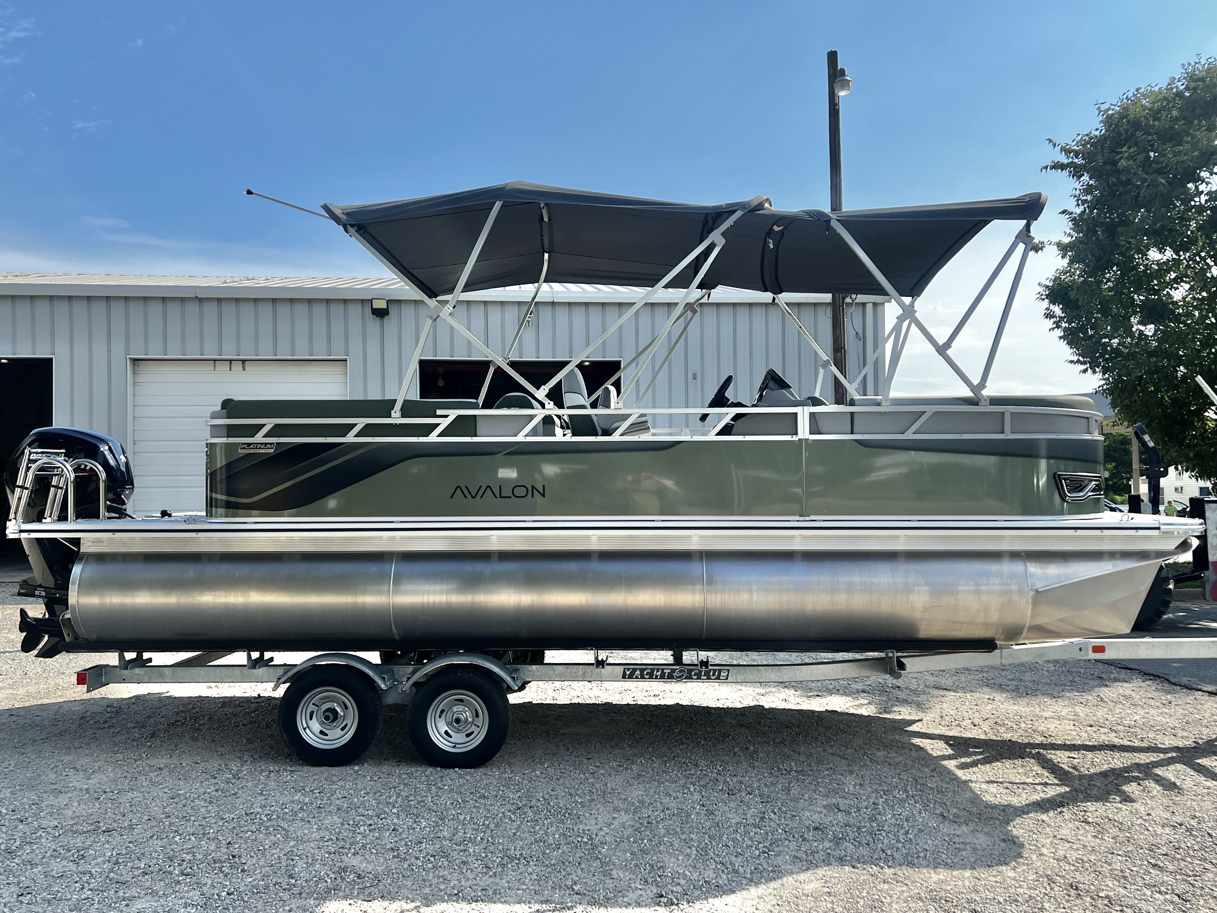 2027 Avalon Venture 85 23' Quad Lounge