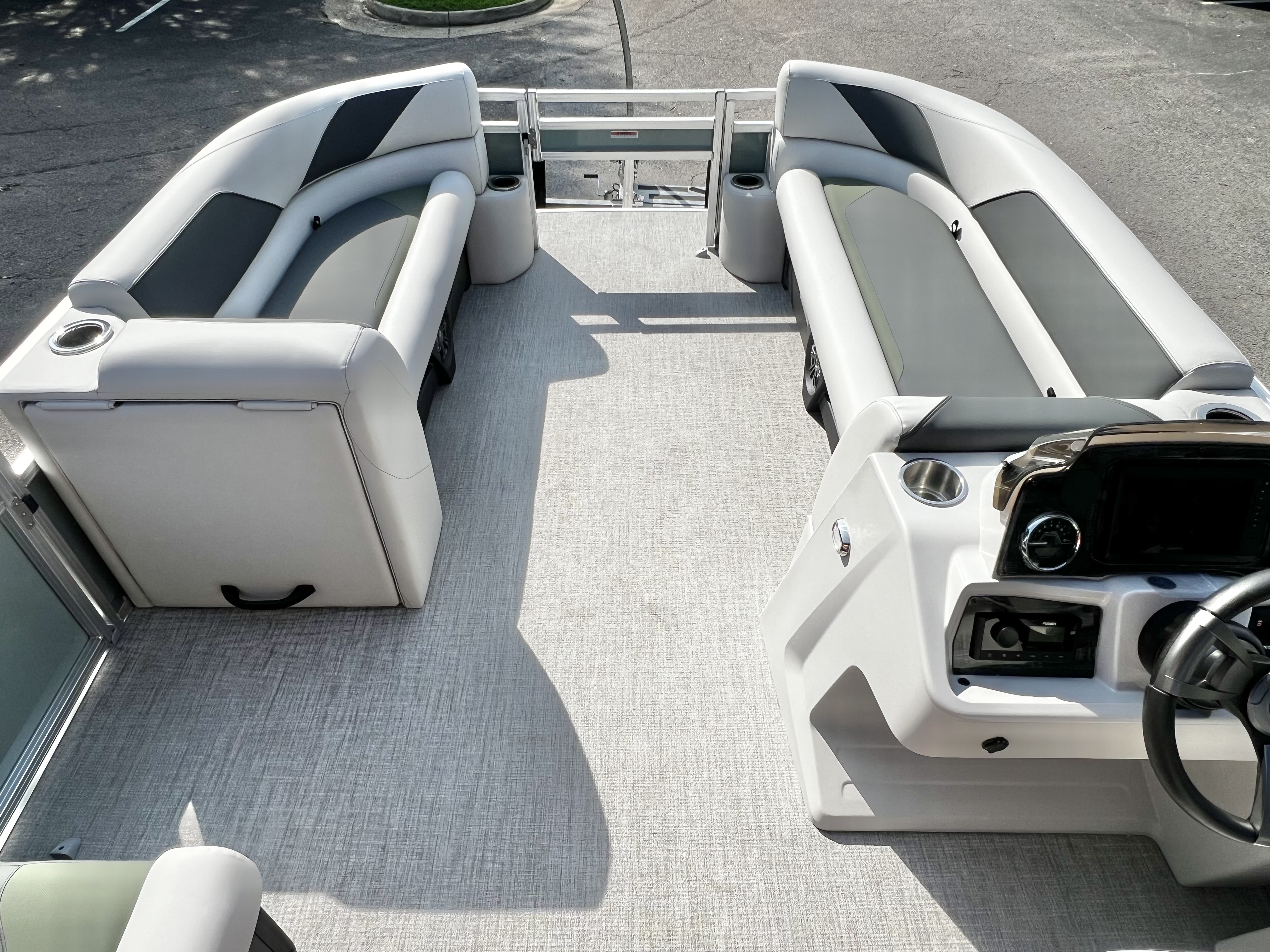 2027 Avalon Venture 85 23' Rear Fish Triple-Toon