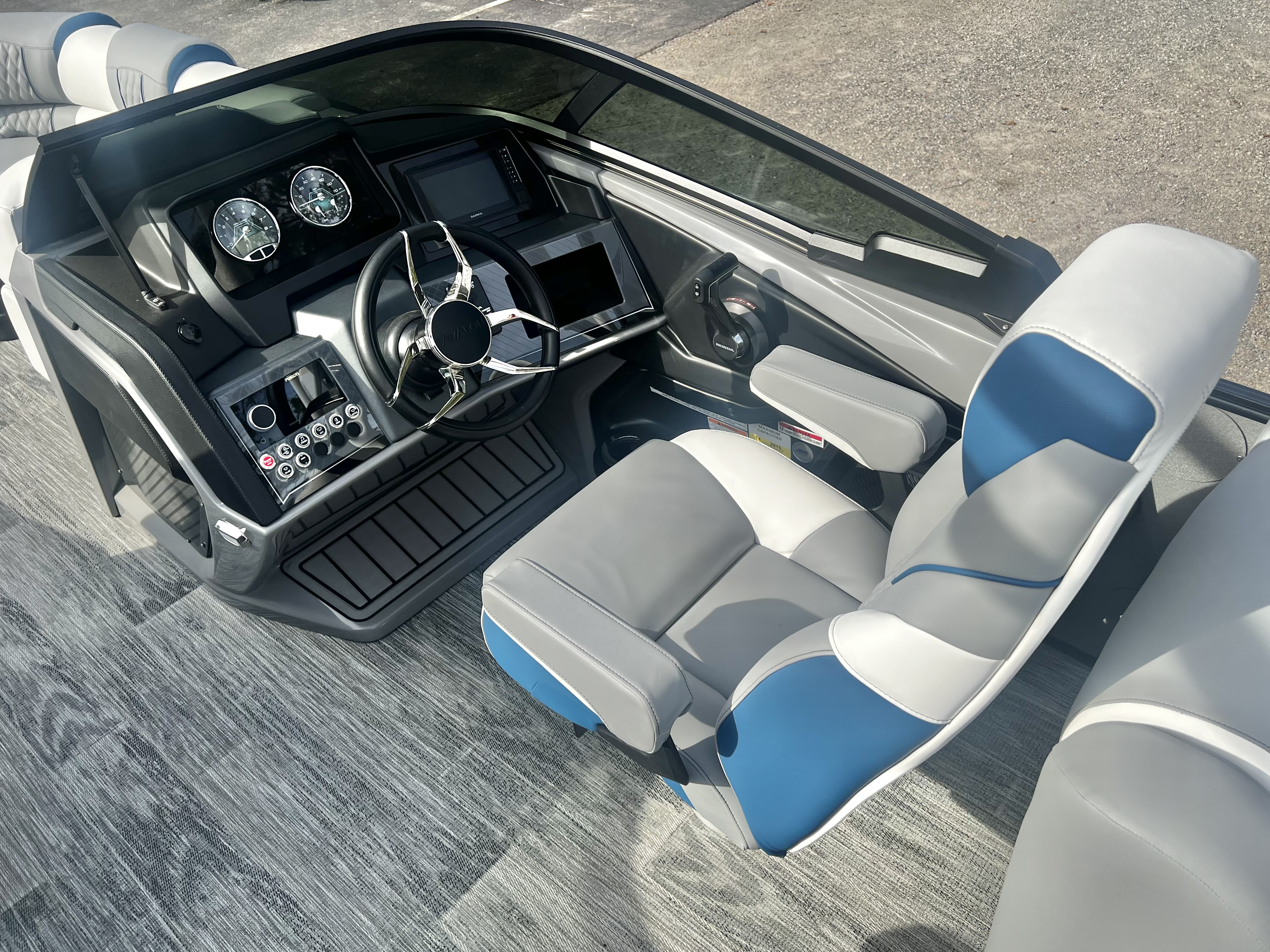 2026 Avalon Catalina 25' Quad Lounge Windshield Triple-Toon - IN STOCK