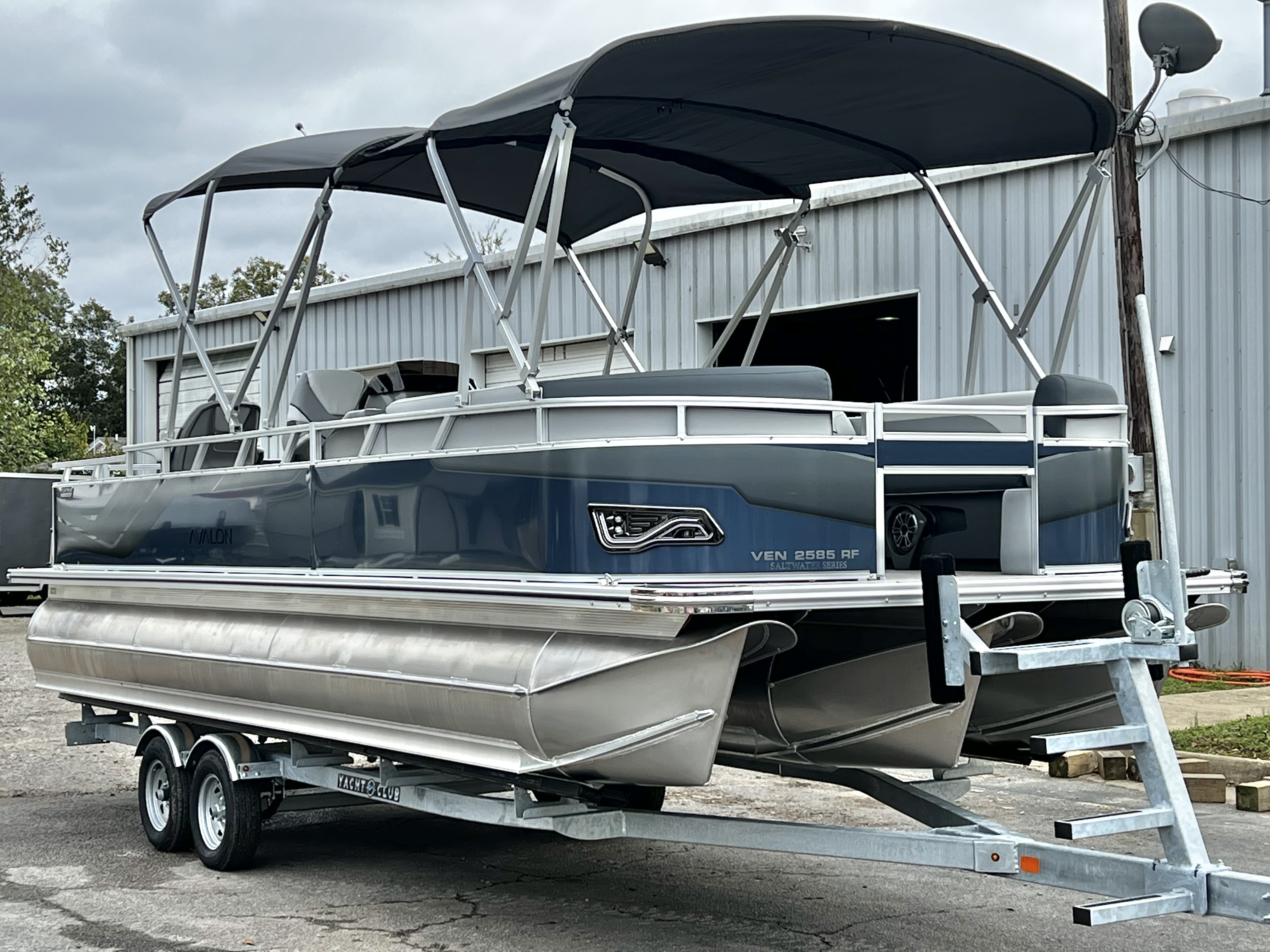 2026 Avalon Venture 85 25' Rear Fish Triple-Toon - IN STOCK