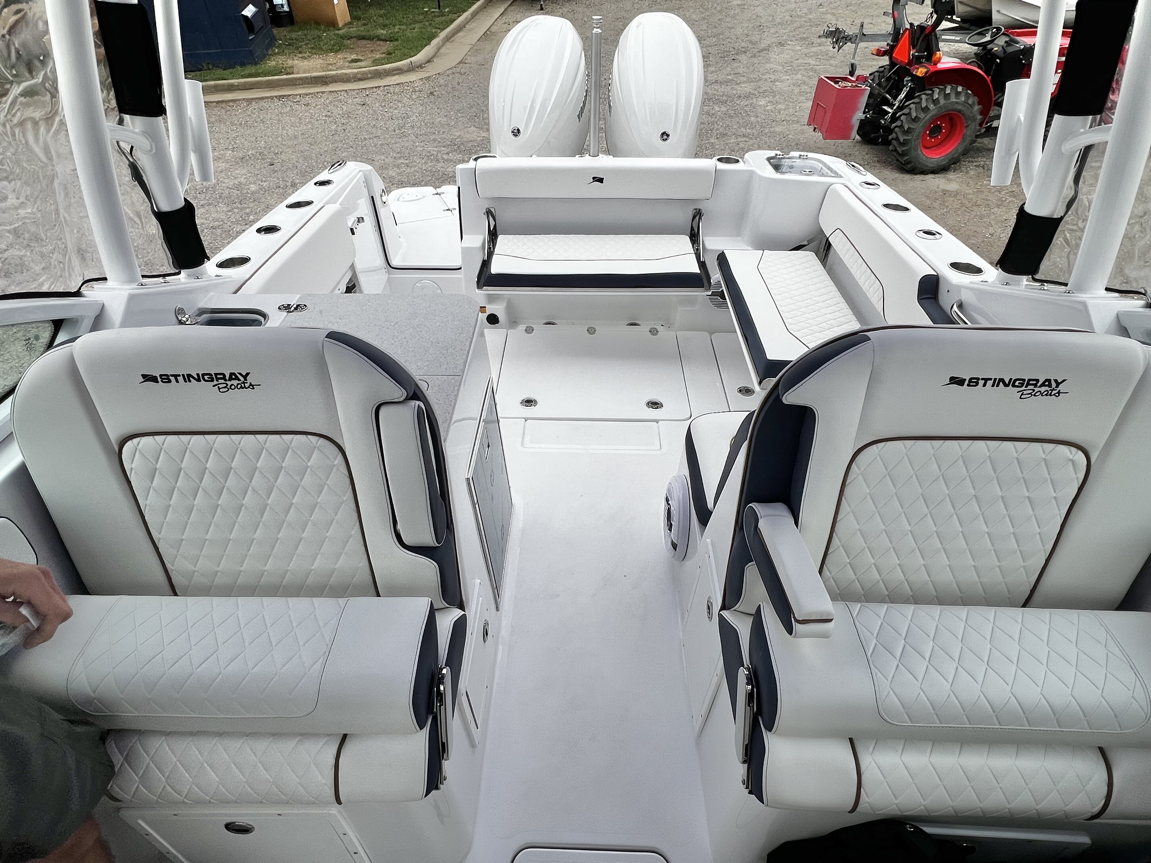 2027 Stingray 26 DC