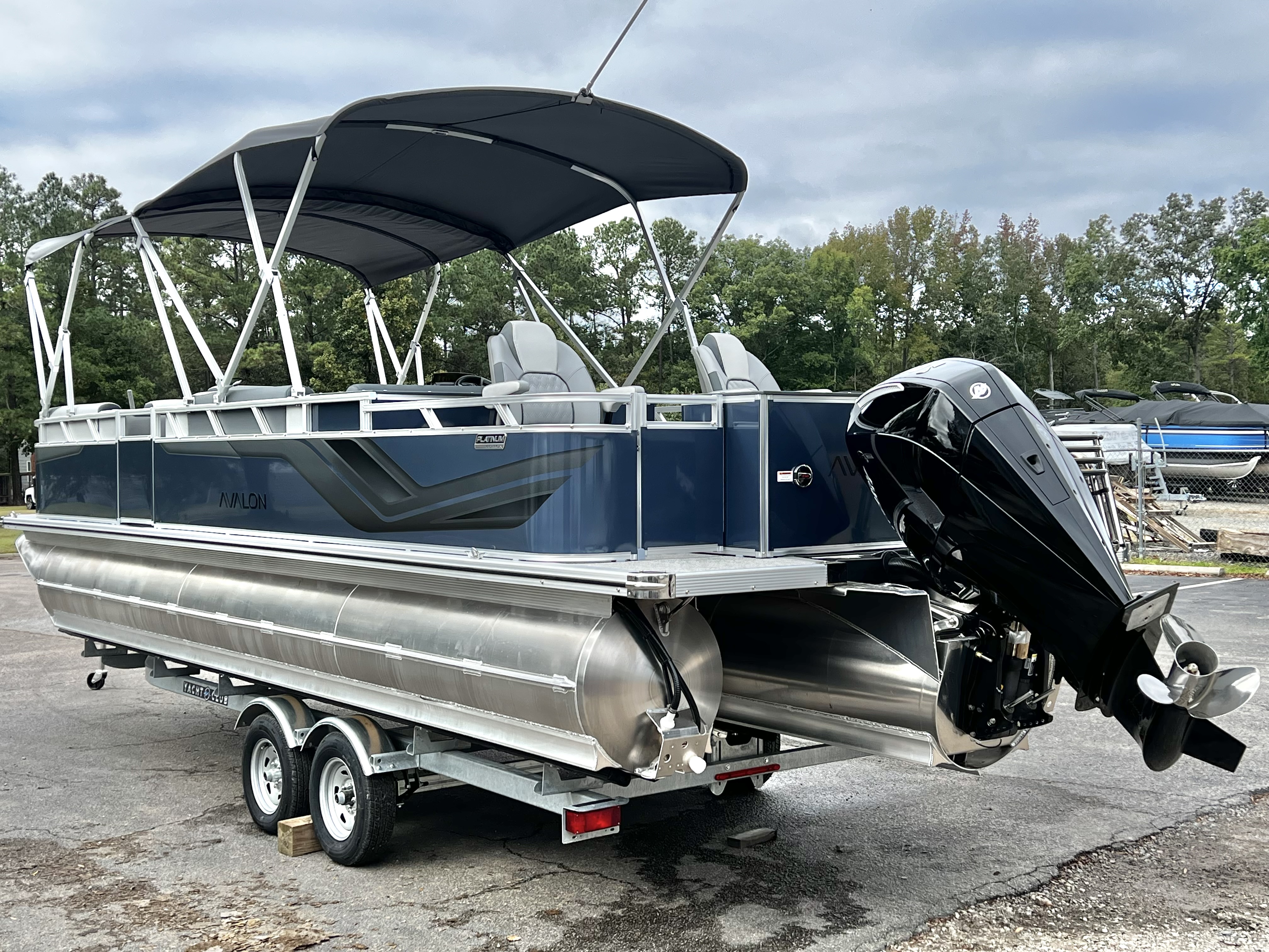 2026 Avalon Venture 85 25' Rear Fish Triple-Toon - IN STOCK