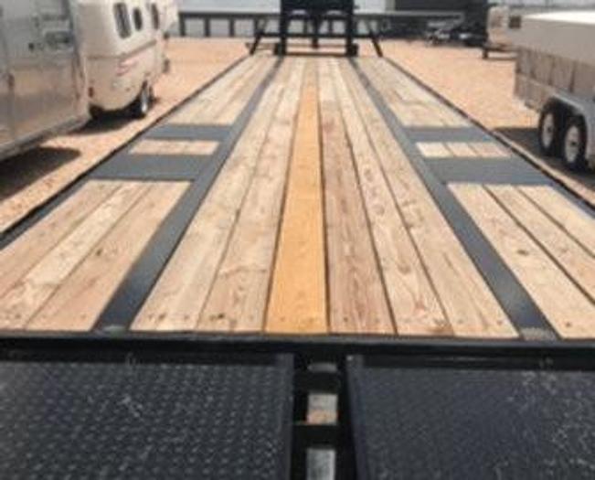 Used 2018 Diamond T Gooseneck