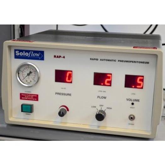 D'occasion COLONNE D'ENDOSCOPIE INTERVENTIONNELLE LEMKE ALLEMAGNE AVEC CAMERA 3CDD, SOURCE XENON, INSUFFLATEUR ELECTRONIQUE, ECRAN PLAT 20