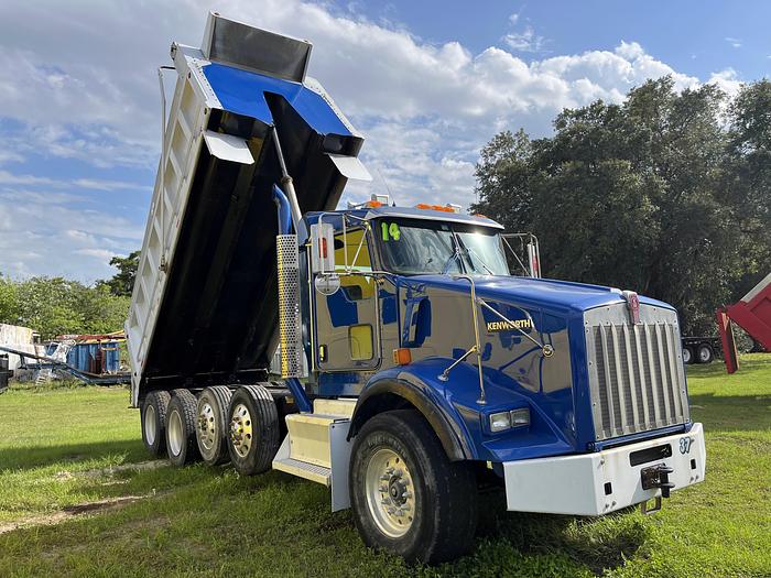 Used 2014 Kenworth T800 Quad-Axle Dump Truck