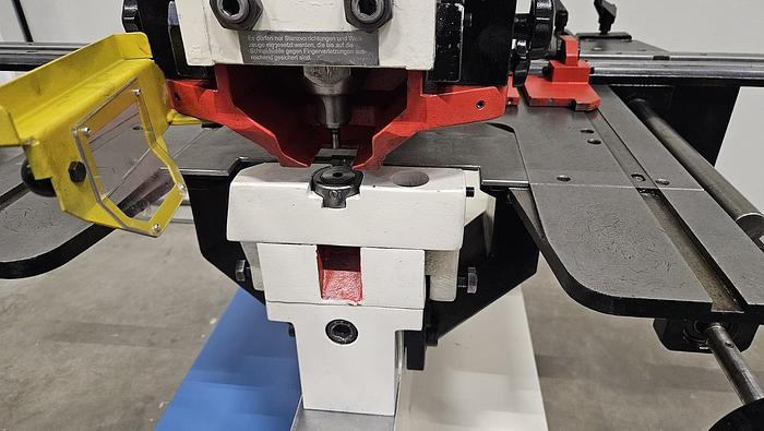 Gebraucht Hydraulische Lochstanze Mubea KLH 300
