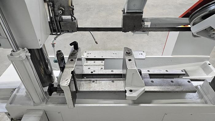 Gebraucht Halbautomatische Bandsäge Behringer HBP 320