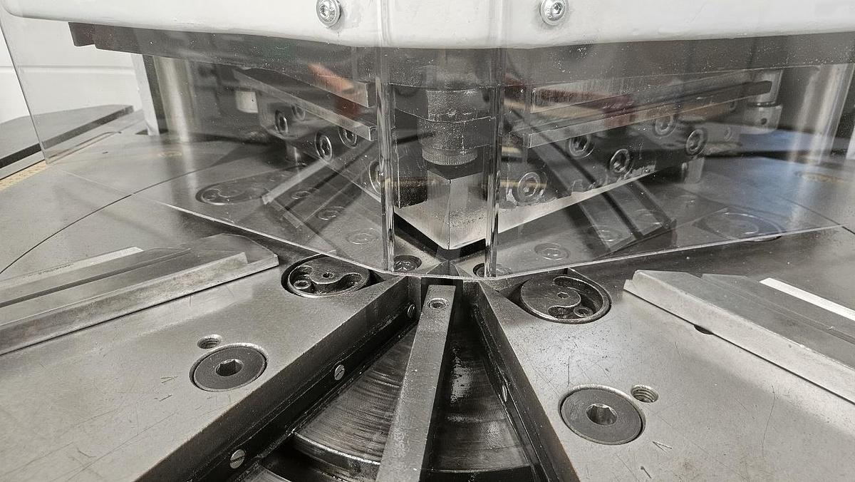 Gebraucht Ausklinkmaschine Indumasch V 204