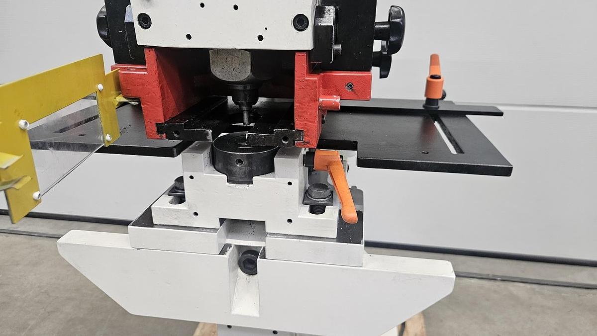 Gebraucht Lochstanze Mubea KL 560