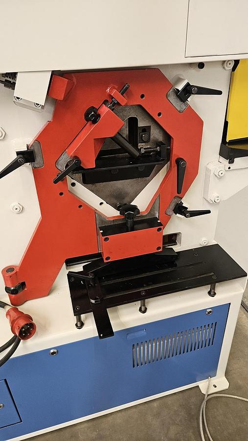 Gebraucht Hydraulische Profilstahlschere Mubea KBLH 700