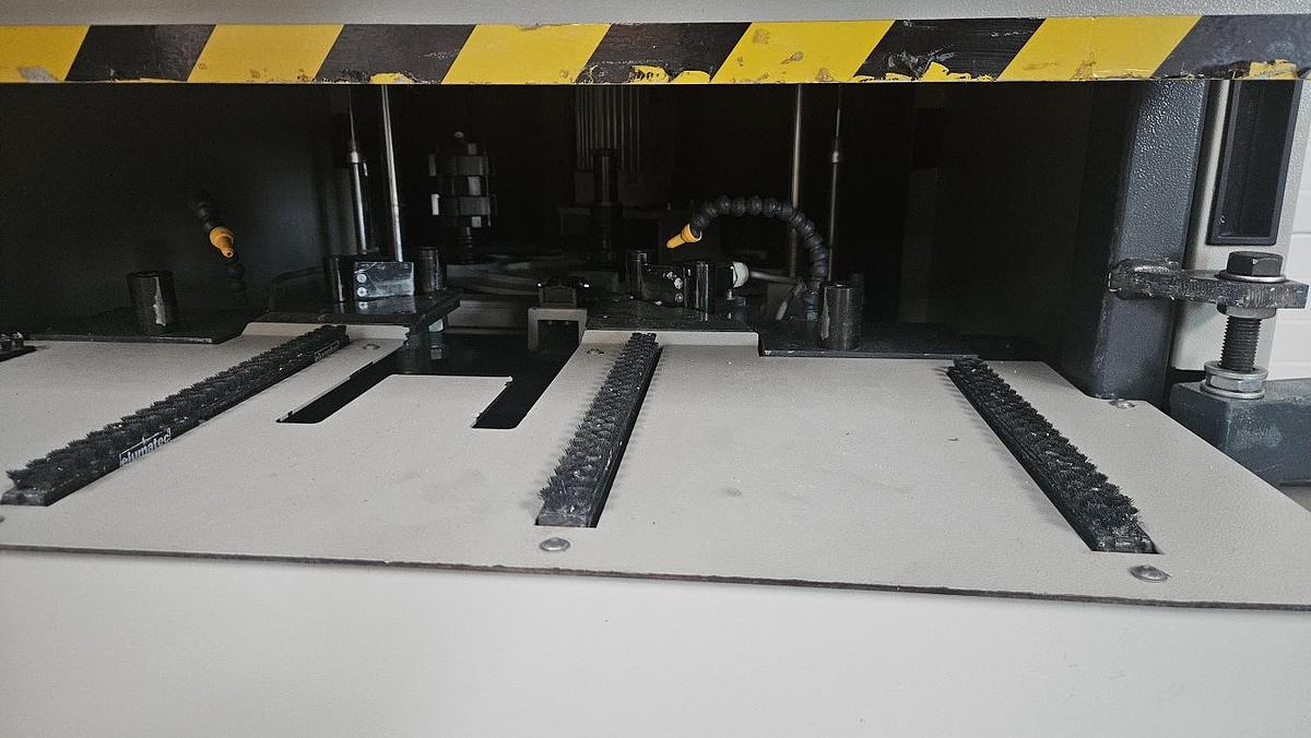 Gebraucht Verputzmaschine Elumatec EV 832