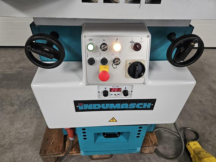 Gebraucht Hydraulische Ausklinkmaschine Indumasch VA 200-4