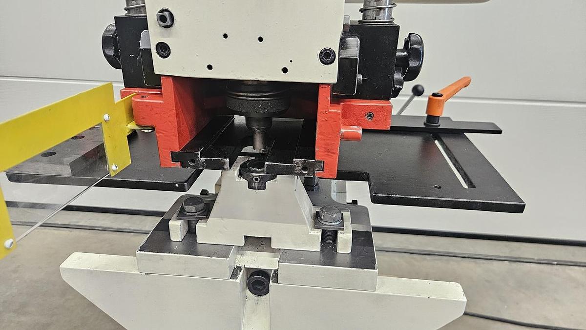 Gebraucht Lochstanze Mubea KL 560