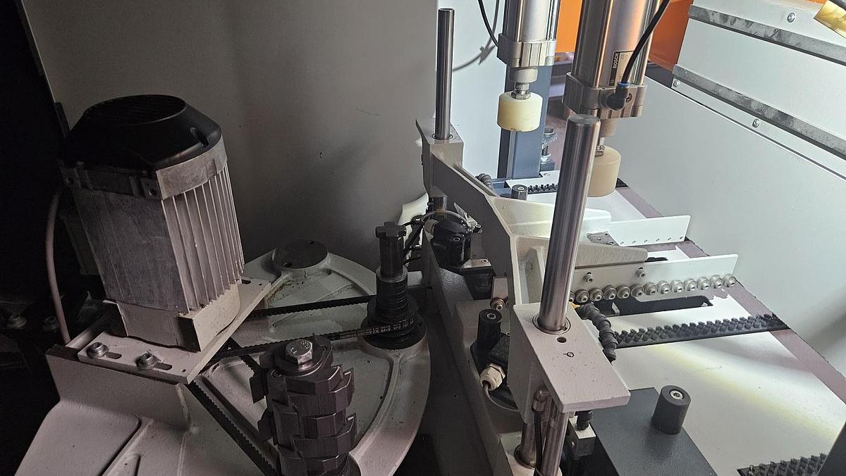 Gebraucht Verputzmaschine Elumatec EV 832