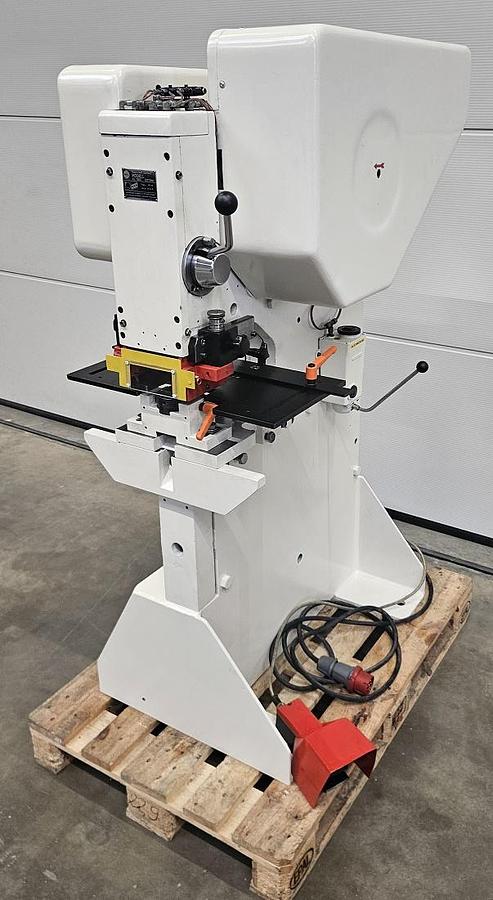 Gebraucht Lochstanze Mubea KL 560