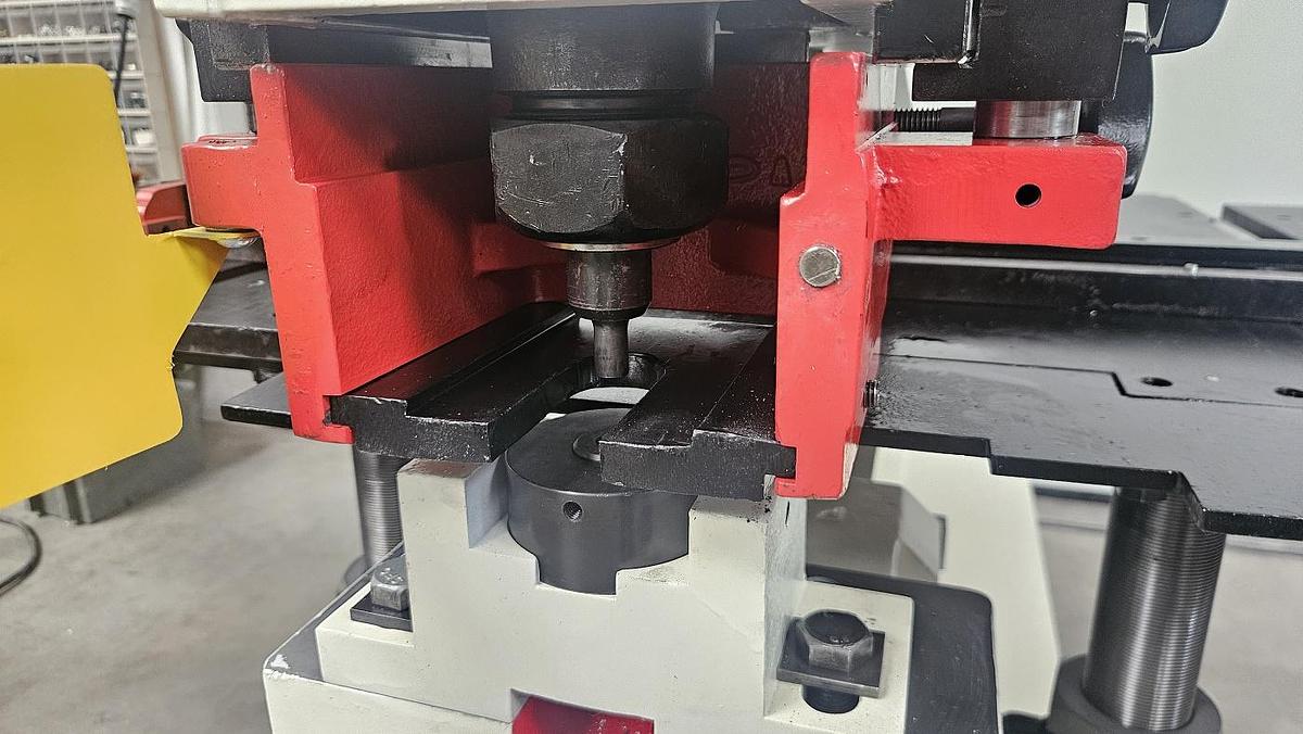 Gebraucht Hydraulische Lochstanze Mubea KLH 700