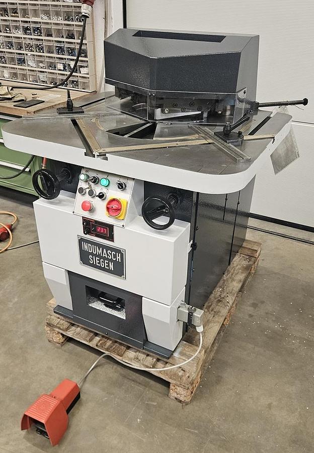 Gebraucht Ausklinkmaschine Indumasch VA 200-4