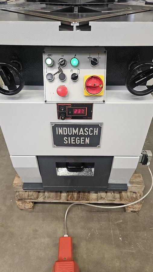 Gebraucht Ausklinkmaschine Indumasch VA 200-4