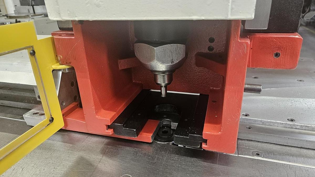 Gebraucht Profilstahlschere Mubea KBLH 1000 mit Positionierung