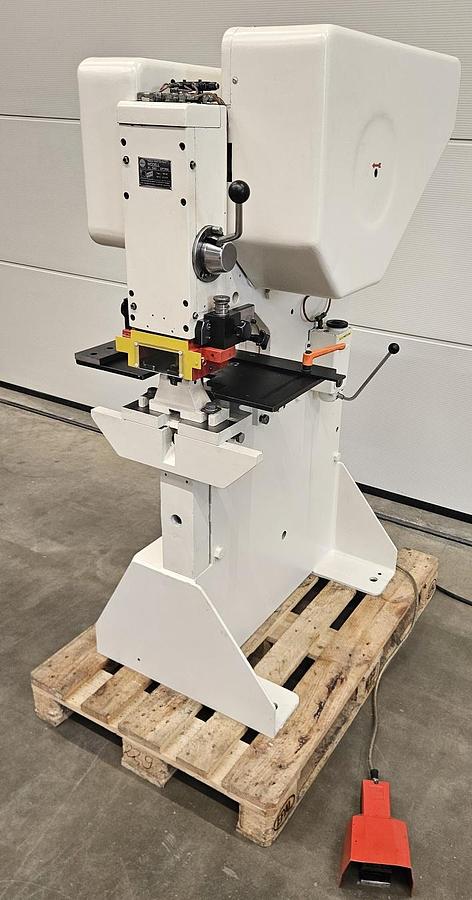 Gebraucht Lochstanze Mubea KL 560