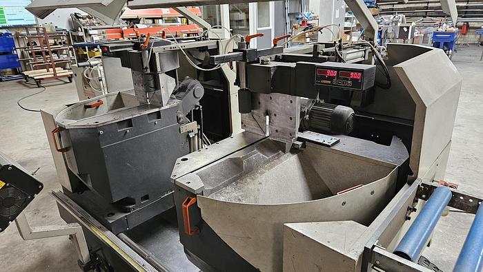 Gebraucht Doppelgehrungssäge Elumatec DG 244