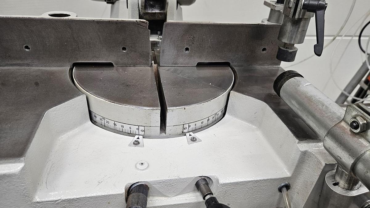 Gebraucht Doppelgehrungssäge Elumatec DG 79