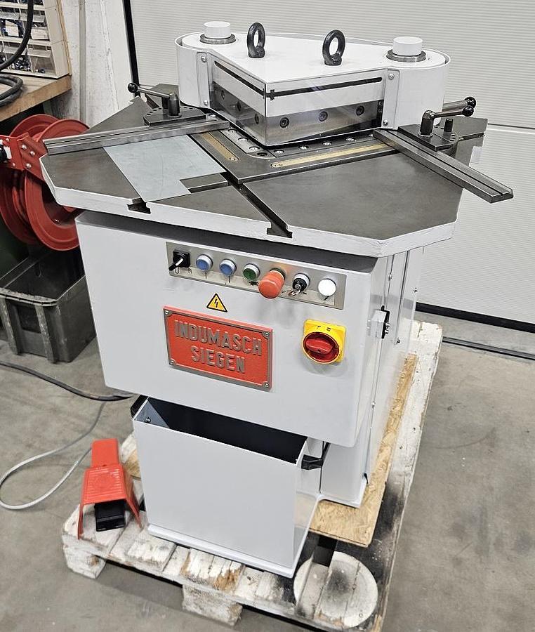 Gebraucht Ausklinkmaschine Indumasch 254