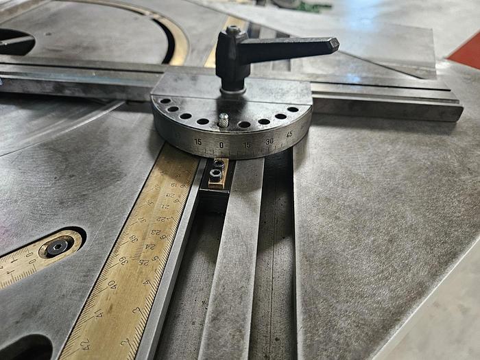 Gebraucht Hydraulische Ausklinkmaschine Indumasch VA 200-4