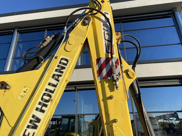 Usato 2006 NEW HOLLAND LB110 B 4PT