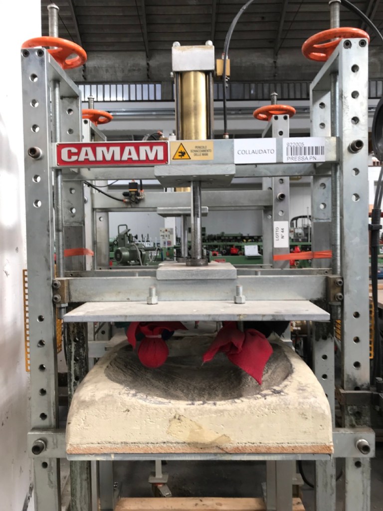 Used 2004 Pressa pneumatica per tappezzeria marca Camam