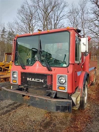 Used 1994 Mack Flatbed Water & Service Truck