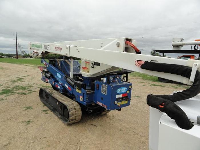 Used 2014 skylift/ versalift SUPER ARBORIST 53/VST521