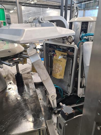 Gebraucht Abfüll - Linie für stückige Produkte in vorgefertigte Beutel