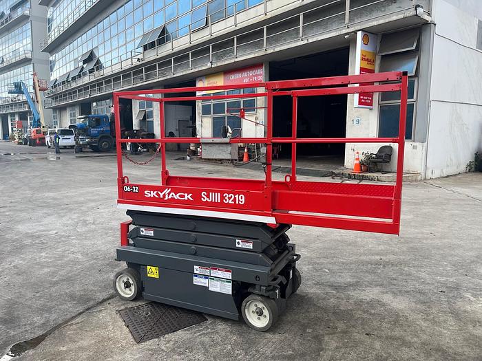 Refurbished 2014 SKYJACK SJ III 3219