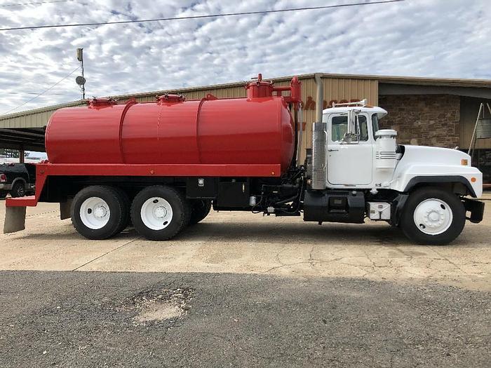 Used 2001 Mack RD688S