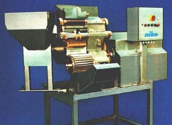 Used Krajalnico - kostkownica "NIKO" (Ten Brink)