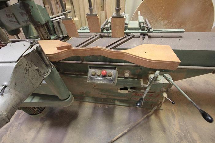 Used Fresatrice contornatrice per elementi di sedie