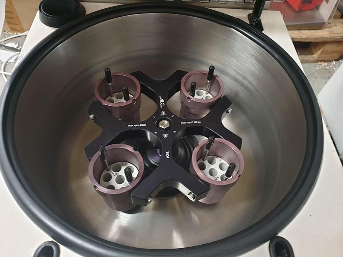 Used ALC PK120 Centrifuge