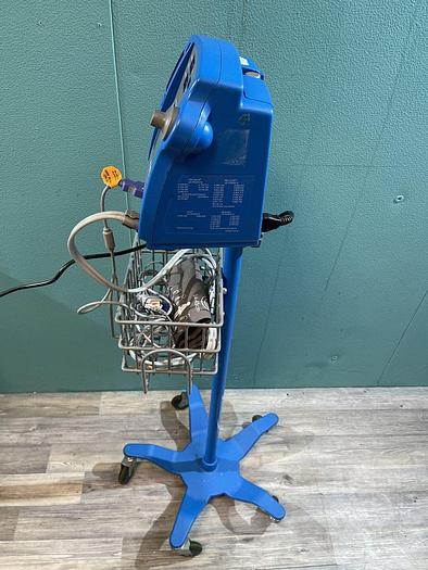Gebraucht GE DINAMAP Pro 400V2 Patientenmonitor auf Trolley mit Zubehör