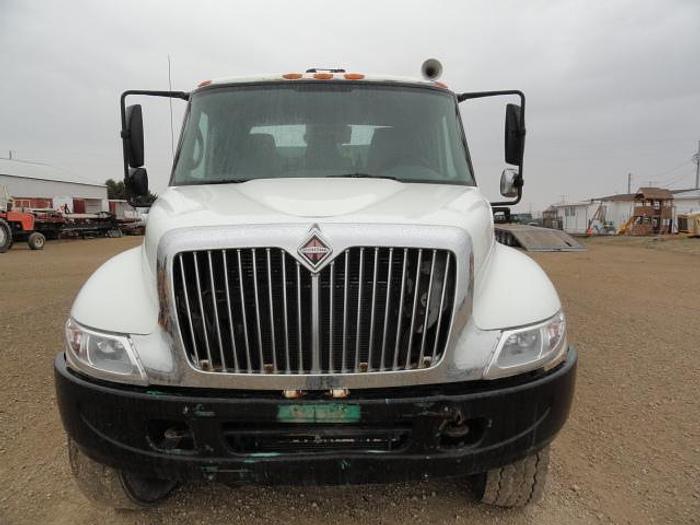 Used 2002 INTERNATIONAL DURASTAR 4400
