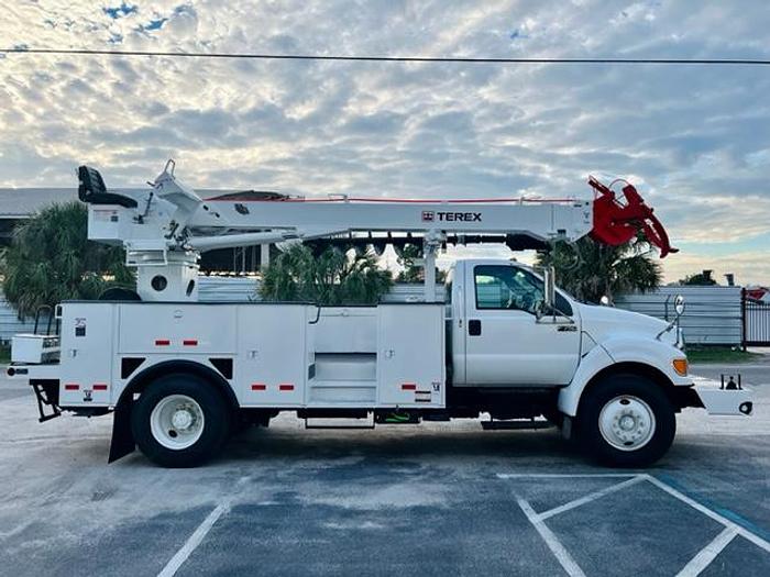 Used Terex Commander C4047 Digger Derrick on 2011 Ford F750 Reg Cab Utility Truck - 96762